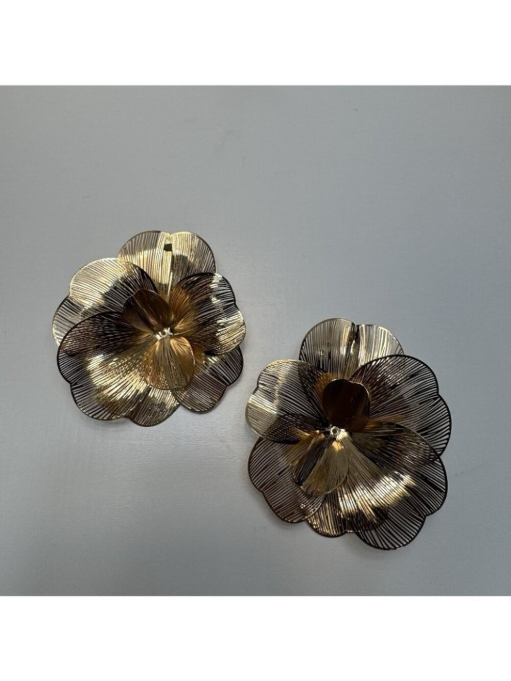 Zara Large Gold Tone Metal Flower Statement Earrings Pierced - Picture 6 of 9